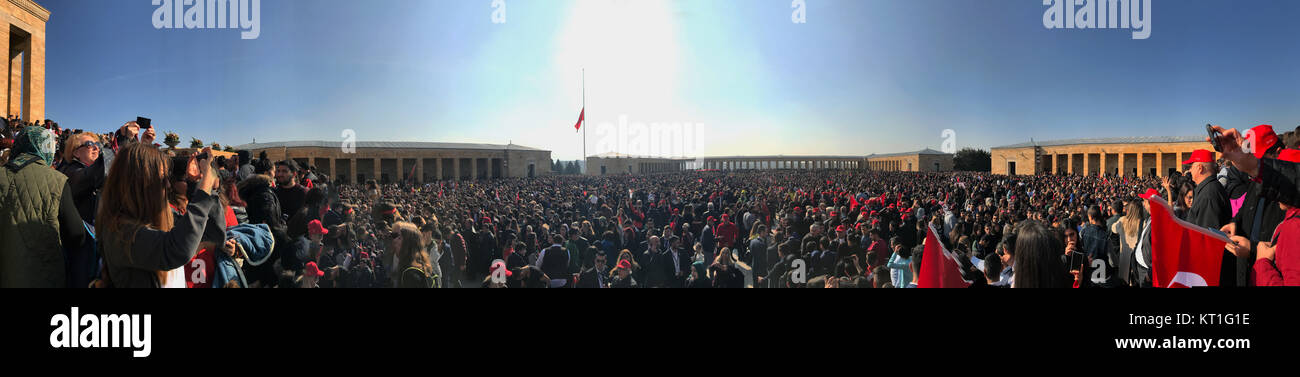 NOVEMBER 10,2017 Ankara in der Türkei. Mausoleum von Mustafa Kemal Atatürk, der als erster Präsident und Gründer der Türkei. Alle 10 th. November Tausende von peo Stockfoto