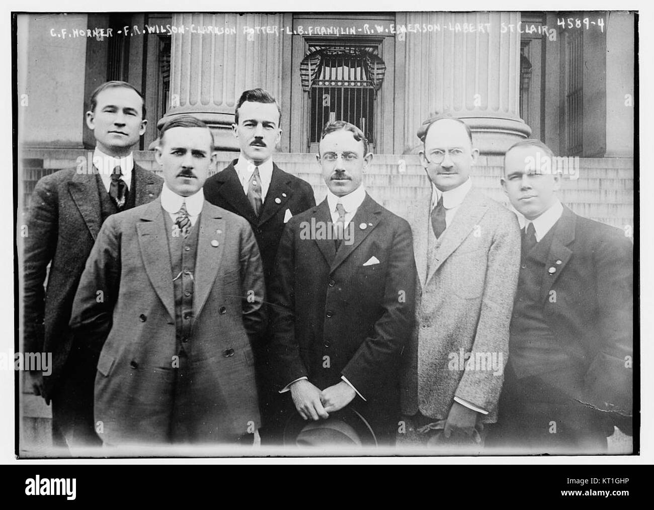 Dieses Bild scheint eine Sammlung prominenter Persönlichkeiten zu zeigen, darunter C.F. Horner, F.R. Wilson, Clarkson Potter, L.B. Franklin, R. W. Emerson und Labert St Clair, möglicherweise in einem historischen oder akademischen Kontext. Die genauen Details zu ihrer Zuordnung sind unklar. Stockfoto