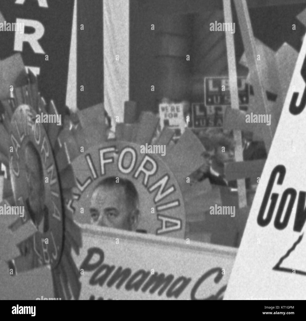 Dieses Bild fängt die politische Kampagne für Lyndon B. Johnson (LBJ) während der Democratic National Convention (DNC) 1964 ein und betont die politische Atmosphäre der damaligen Zeit. Stockfoto
