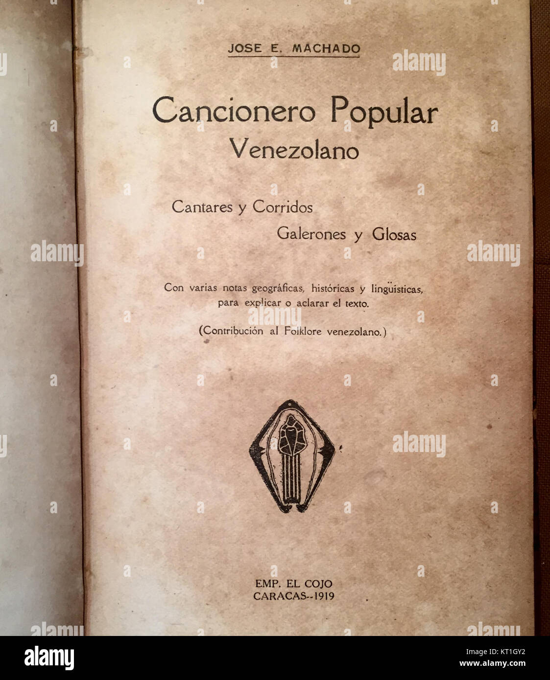Der *Cancionero Popular Venezolano* (1919) von José E. Machado ist eine Sammlung venezolanischer Volkslieder, die das reiche musikalische Erbe des Landes widerspiegeln. Das Buch ist ein wichtiges Werk zur Erhaltung der traditionellen venezolanischen Musik und Kultur. Stockfoto