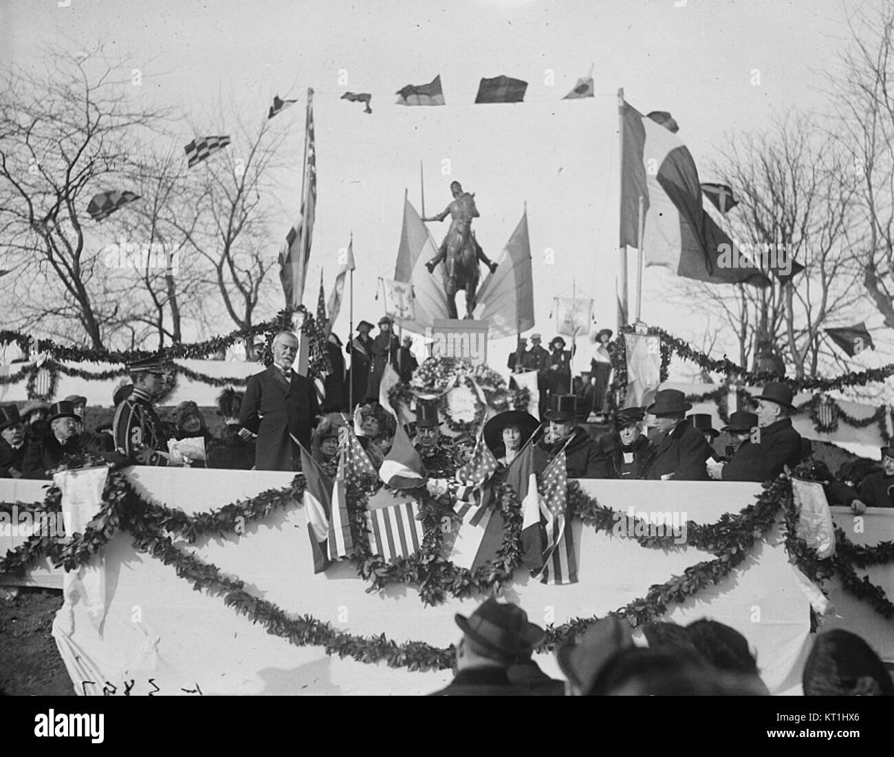 Die Zeremonie im Jeanne d’Arc Memorial im Meridian Hill Park, Washington D.C. im Jahr 1933 würdigte das Vermächtnis von Joan of Arc, einer Schlüsselfigur der französischen Geschichte. Die Gedenkstätte ehrt ihre Beiträge zum französischen Erbe und zur Geschichte. Stockfoto