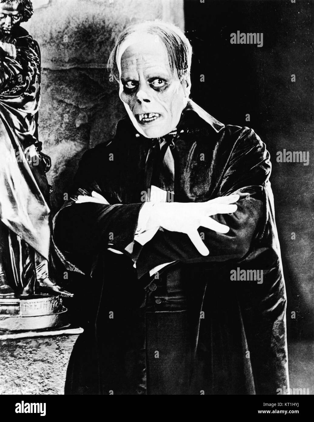 Chaneys Phantom der Oper bezieht sich auf die ikonische Performance von Lon Chaney im Stummfilm von 1925, der für seine Darstellung der Phantom-Figur und bahnbrechende Make-up-Effekte ein Meilenstein in der Kinogeschichte bleibt. Stockfoto