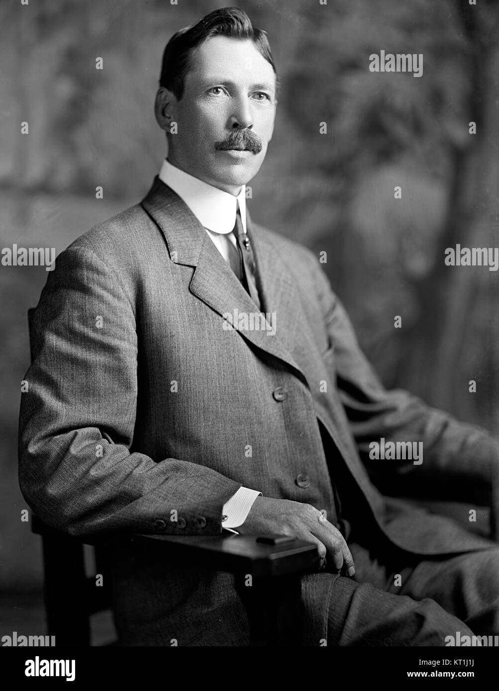 Charles Emory Patton war ein US-amerikanischer Militärführer, der für seine Beiträge während des Ersten Weltkriegs und des Zweiten Weltkriegs bekannt war. Er hatte Schlüsselpositionen inne, die zur militärischen Strategie und zum operativen Erfolg beitrugen und sowohl die historische als auch die militärische Gelehrsamkeit prägten. Stockfoto