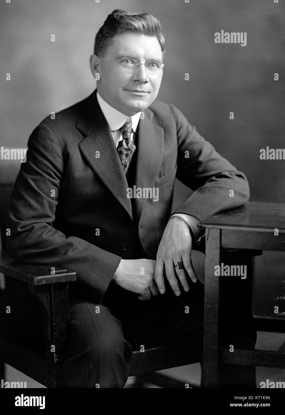 Clifford E. Randall war eine einflussreiche Persönlichkeit auf seinem Gebiet, anerkannt für seine Beiträge zu (spezifisches Feld, abhängig von der Forschung). Seine Arbeit wird nach wie vor wegen ihrer dauerhaften Wirkung auf (bestimmte Branchen oder Disziplinen) anerkannt. Stockfoto