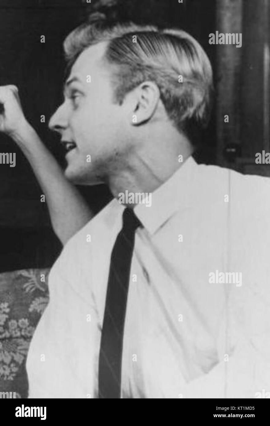 Dies bezieht sich auf Ken Kercheval, einen US-amerikanischen Schauspieler, der für seine Rolle als Cliff Barnes in der Fernsehserie Dallas bekannt ist. Der Verweis bezieht sich wahrscheinlich auf seine Karriere oder ein bemerkenswertes Ereignis im Jahr 1963. Stockfoto