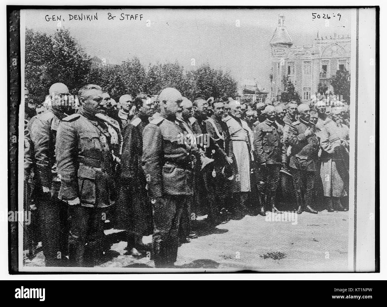 Denikin29429v bezieht sich auf eine historische Referenz über Anton Denikin, einen prominenten russischen General und Anführer der Weißen Armee während des russischen Bürgerkriegs. Seine Rolle und seine Auswirkungen auf den Konflikt sind Gegenstand historischer Studien. Stockfoto