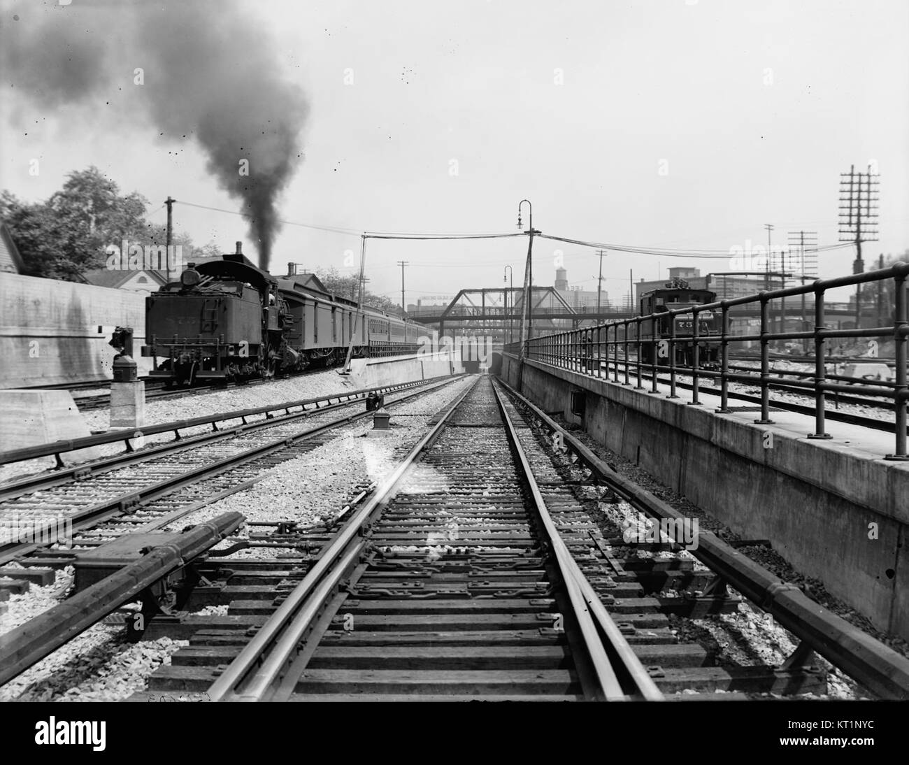 Diese Fotografie aus dem frühen 20. Jahrhundert, die im Detroit Publishing veröffentlicht wurde, zeigt den Detroit River Tunnel, eine wichtige Komponente bei der Verbindung von Detroit, Michigan, mit Kanada. Der Tunnel spielt eine wichtige Rolle in der Verkehrsinfrastruktur zwischen den USA und Kanada. Stockfoto