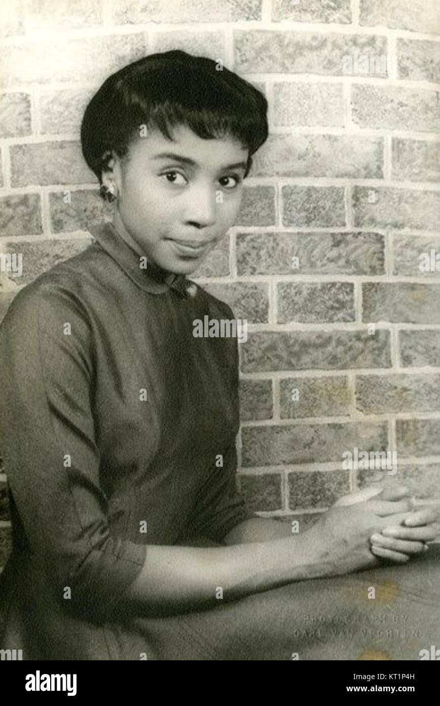 Diahann Carroll war eine renommierte amerikanische Schauspielerin, Sängerin und Model, bekannt für ihre bahnbrechenden Rollen in Film und Fernsehen und für ihren Einfluss auf die afroamerikanische Repräsentation in Hollywood. Stockfoto