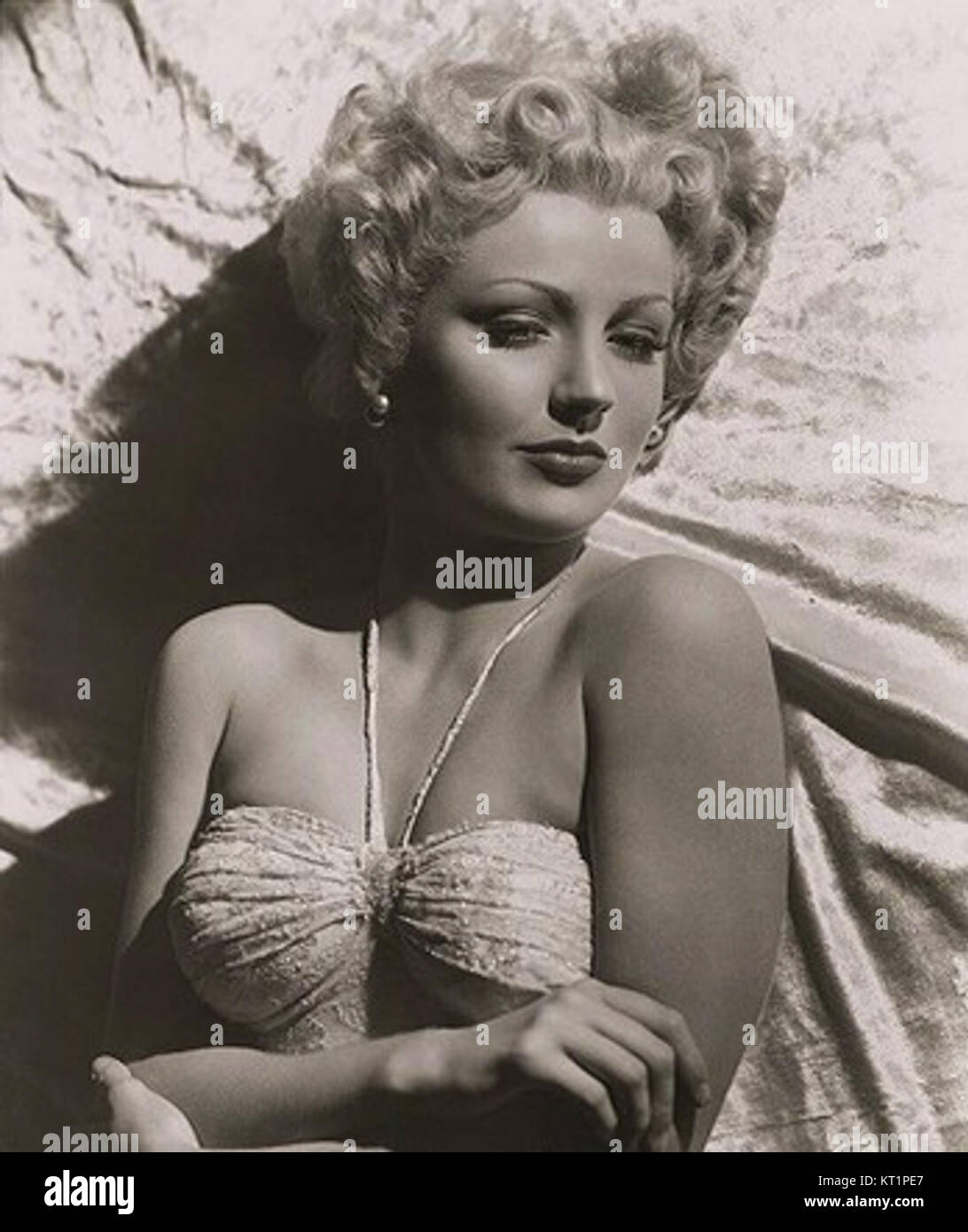 Bild der Schauspielerin Dolores Moran in ihrer Rolle in dem Film „Johnny One-Eye“, in dem das Aussehen und die Performance ihrer Figur dargestellt werden. Stockfoto