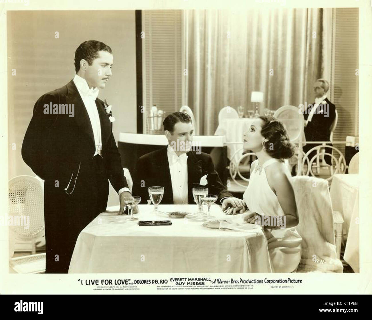 Dolores Del Rio war eine bekannte mexikanische Schauspielerin, die für ihre Arbeit in Hollywood während des Goldenen Zeitalters des Kinos bekannt war. „Ich lebe fürs Leben“ ist wahrscheinlich eine Referenz auf ihren Film oder ihre künstlerische Persönlichkeit. Stockfoto