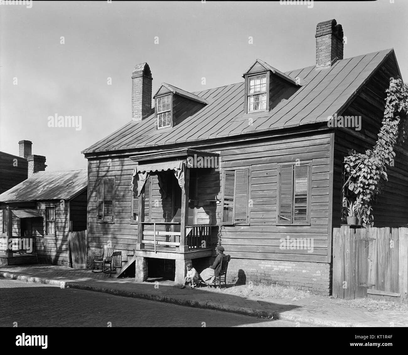 312 Gaston Street ist ein Ort in West Savannah im Chatham County, Georgia. Die Gegend ist bekannt für ihre historischen Gebäude und den südlichen Architekturstil. Stockfoto