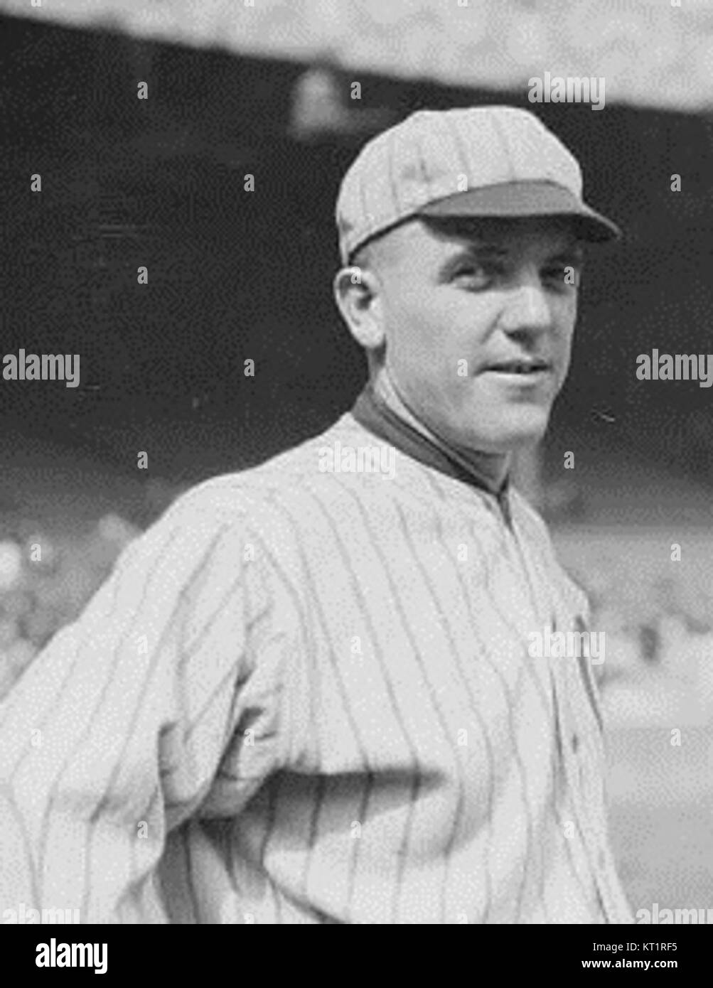 Eddie Cicotte war ein Pitcher für die Chicago White Sox, bekannt für seine Beteiligung am berüchtigten Black Sox-Skandal von 1919. Dieses Bild aus dem Jahr 1912 zeigt ihn als Schlüsselfigur in der Baseballgeschichte des frühen 20. Jahrhunderts. Stockfoto