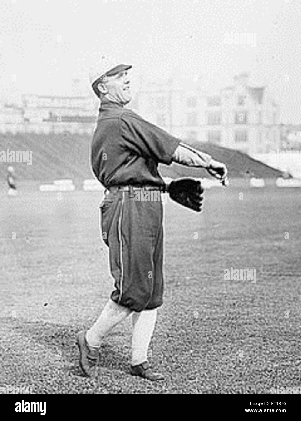 Eddie Cicotte, ein professioneller Baseballkrug, fotografiert 1912. Cicotte spielte während seiner Karriere für Teams wie die Chicago White Sox und Boston Red Sox, die durch seine Beteiligung am Black Sox-Skandal von 1919 beeinträchtigt wurden. Stockfoto