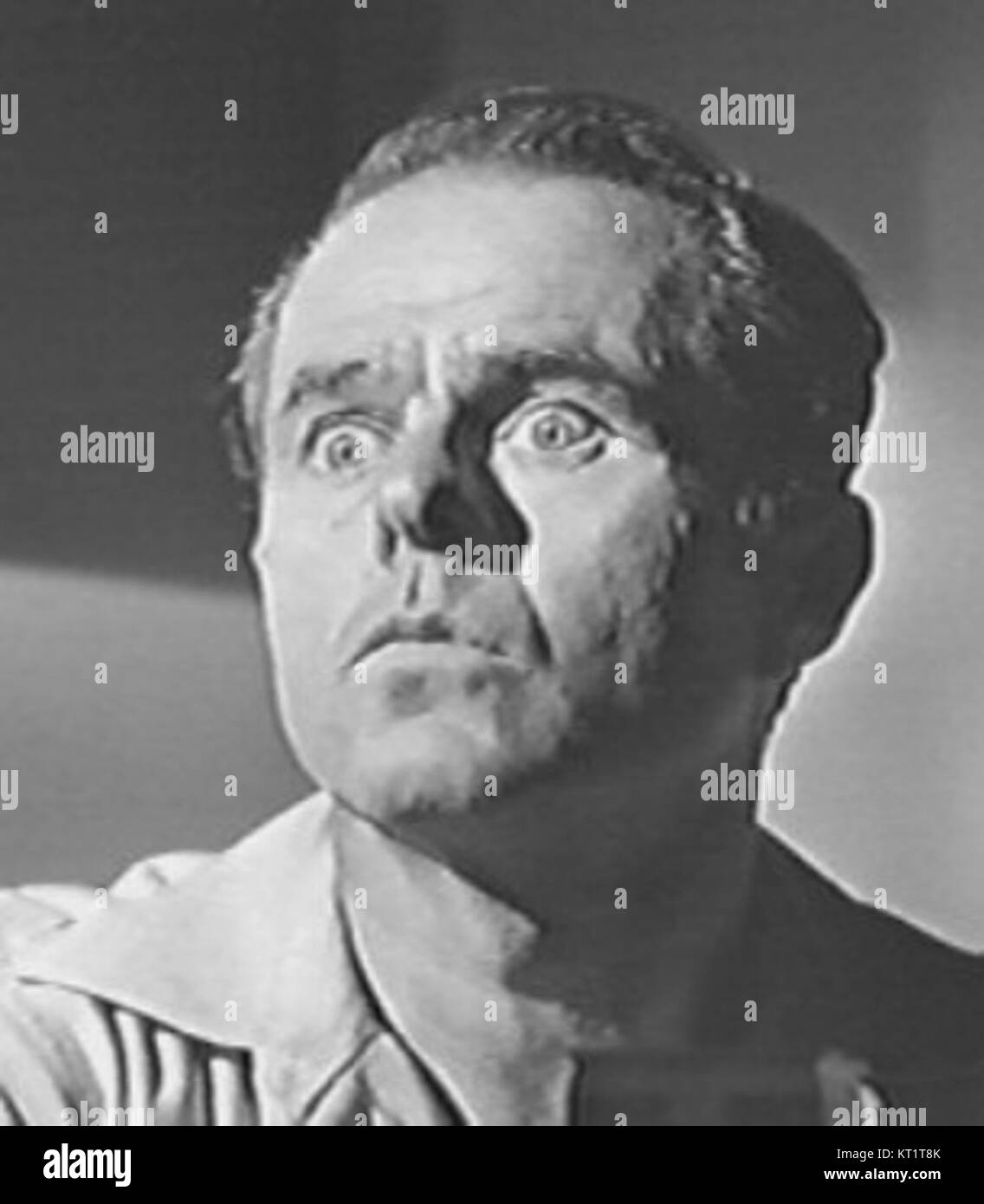 Elisha Cook Jr. war ein US-amerikanischer Schauspieler, der für seine Rollen in klassischen Filmen, insbesondere im Film Noir, bekannt war. Er wurde bekannt für seine unverwechselbare Stimme und seine kleinen, aber unvergesslichen Rollen. Stockfoto