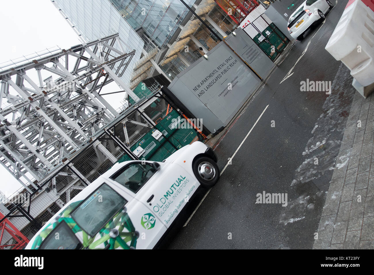 Ein modernes Gebäude Gelände neben der Shard Wolkenkratzer zu bilden, Geschäften und Wohnungen in Southwark South Bank London England United Kingdom UK Stockfoto