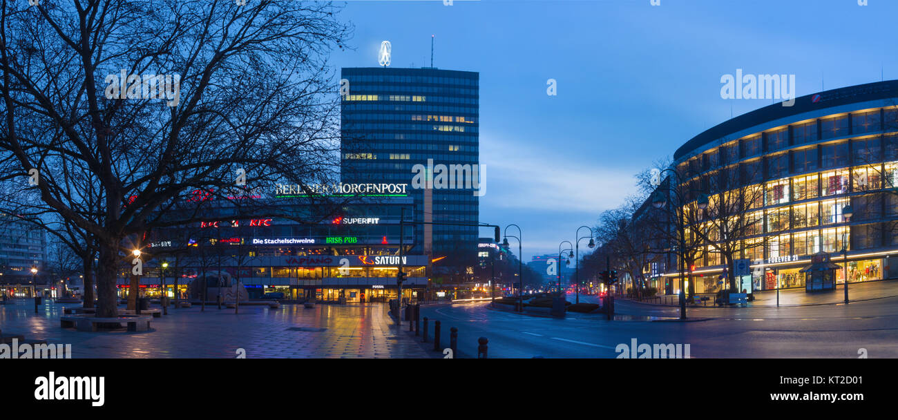 BERLIN, DEUTSCHLAND, Februar, 17, 2017: Der Breitscheidplatz Square in der Abenddämmerung. Stockfoto