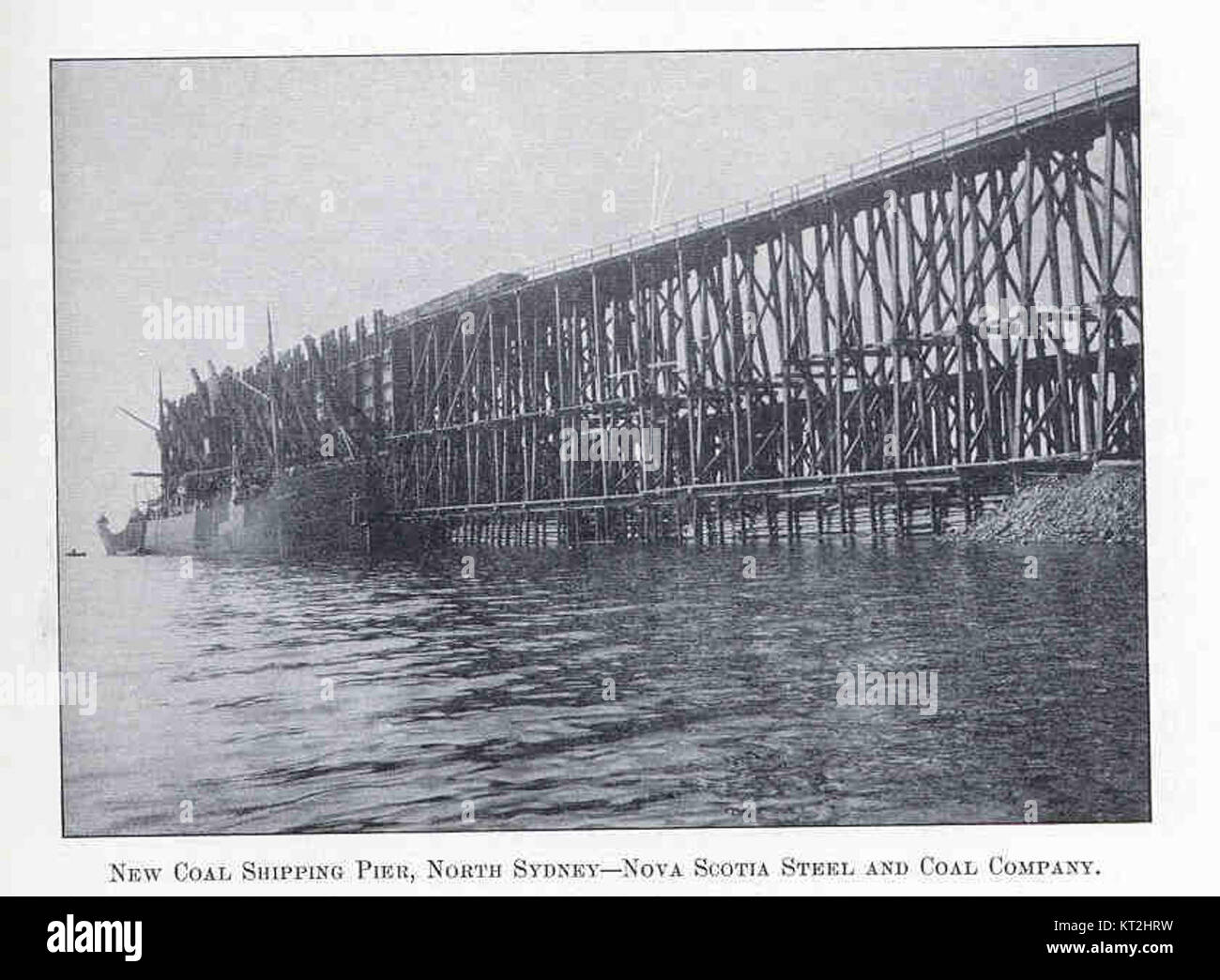 Bild des New Coal Shipping Pier in North Sydney, verbunden mit der Nova Scotia Steel and Coal Company. Stockfoto