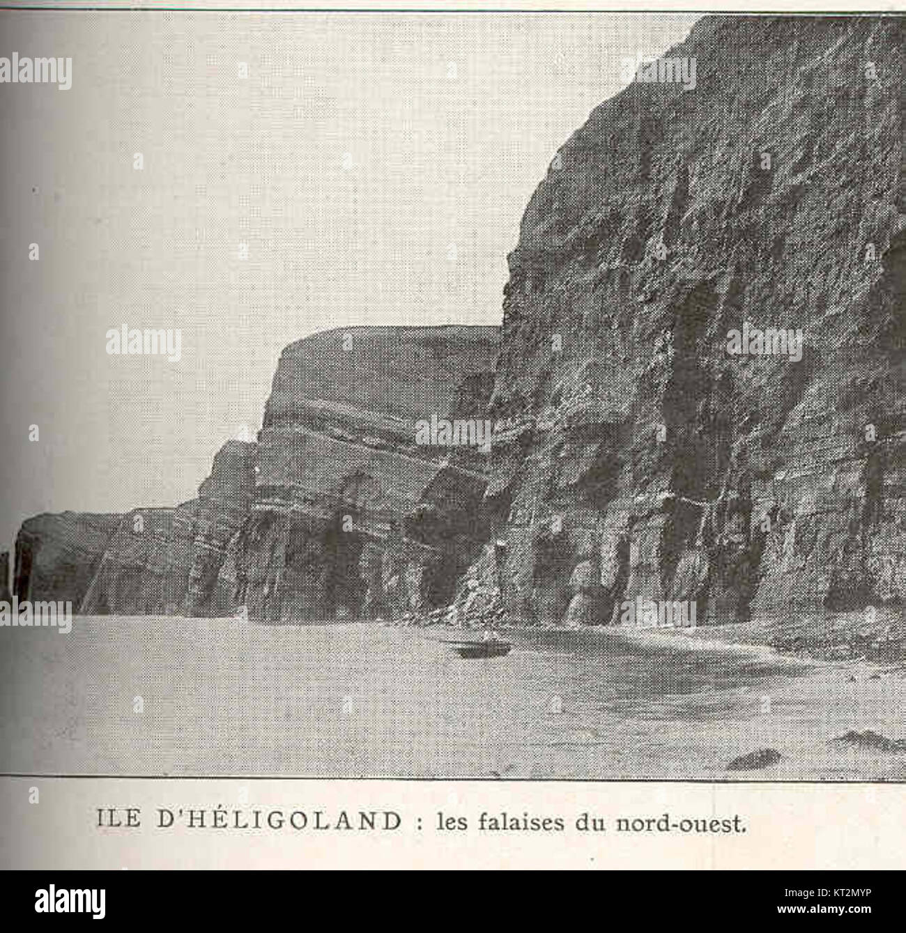 Die Klippen der Nordwestküste der Insel Helgoland in der Nordsee sind ein bemerkenswertes Naturmerkmal. Diese Klippen sind bekannt für ihre dramatischen vertikalen Felsformationen und bieten atemberaubende Ausblicke und sind ein wichtiger Ort für Vogelbeobachtungen und wissenschaftliche Studien, insbesondere in Bezug auf Küstenerosion und Meereslebewesen. Stockfoto