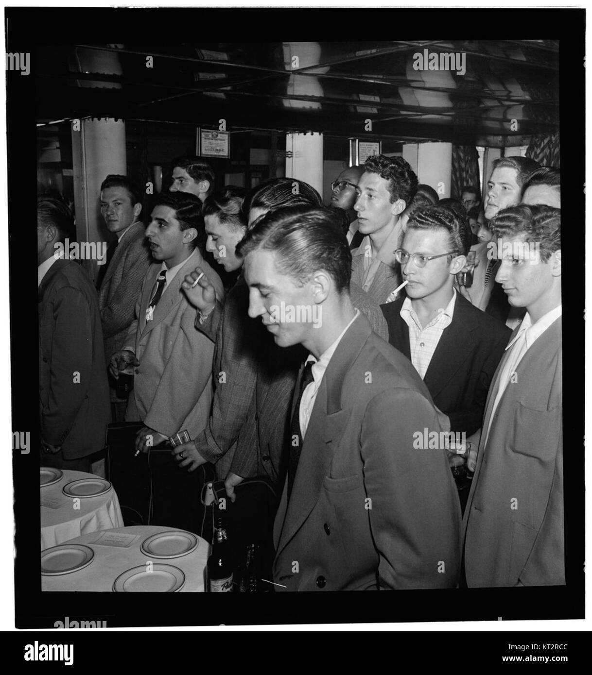 (Downbeat, New York, N.Y., Ca. 1948) (5269525854) Stockfoto