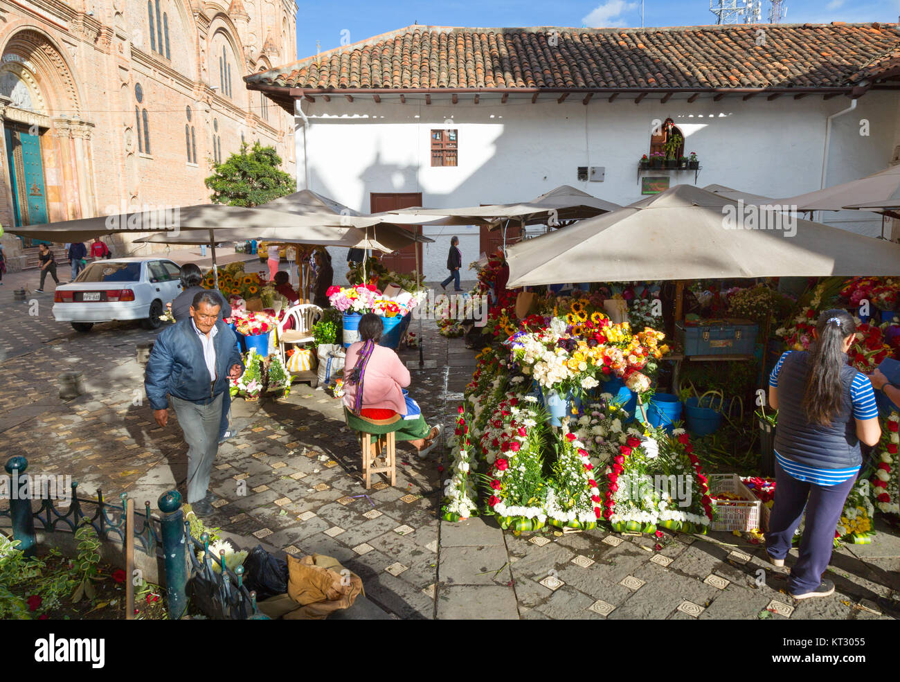 Cuenca Ecuador Südamerika - Marktstände Blumen verkaufen am Blumenmarkt, Cuenca, UNESCO-Weltkulturerbe, Ecuador Südamerika Stockfoto
