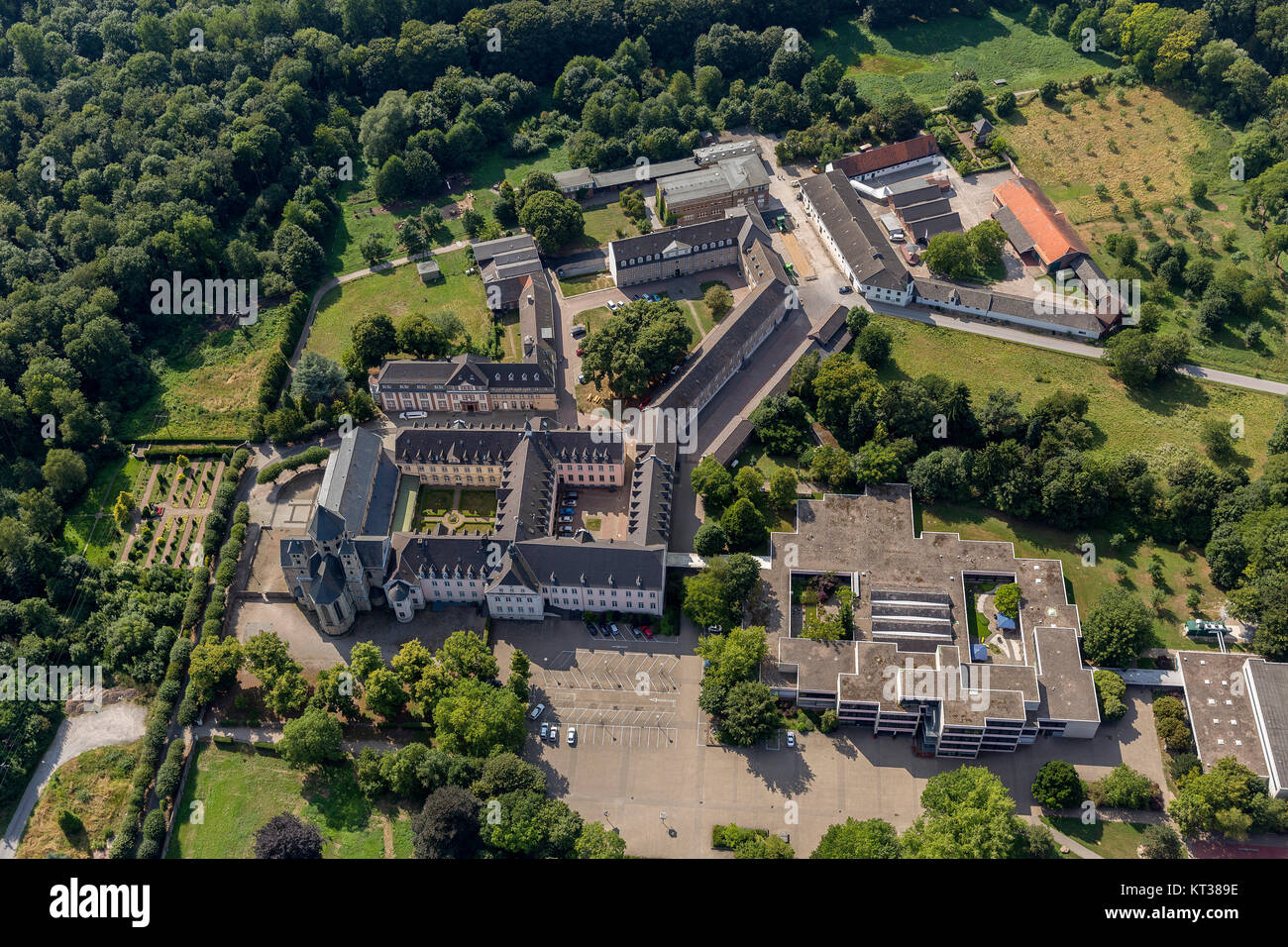 Historic campus buildings with a mix of academic and residential structures, illustrating the balance between tradition and modern flexibility in higher education environments.