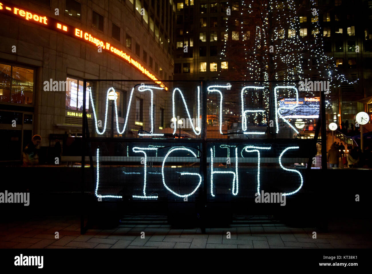 Winter Lights anmelden Anzeige an der Reuters Plaza in Canary Wharf, London, Großbritannien. Stockfoto