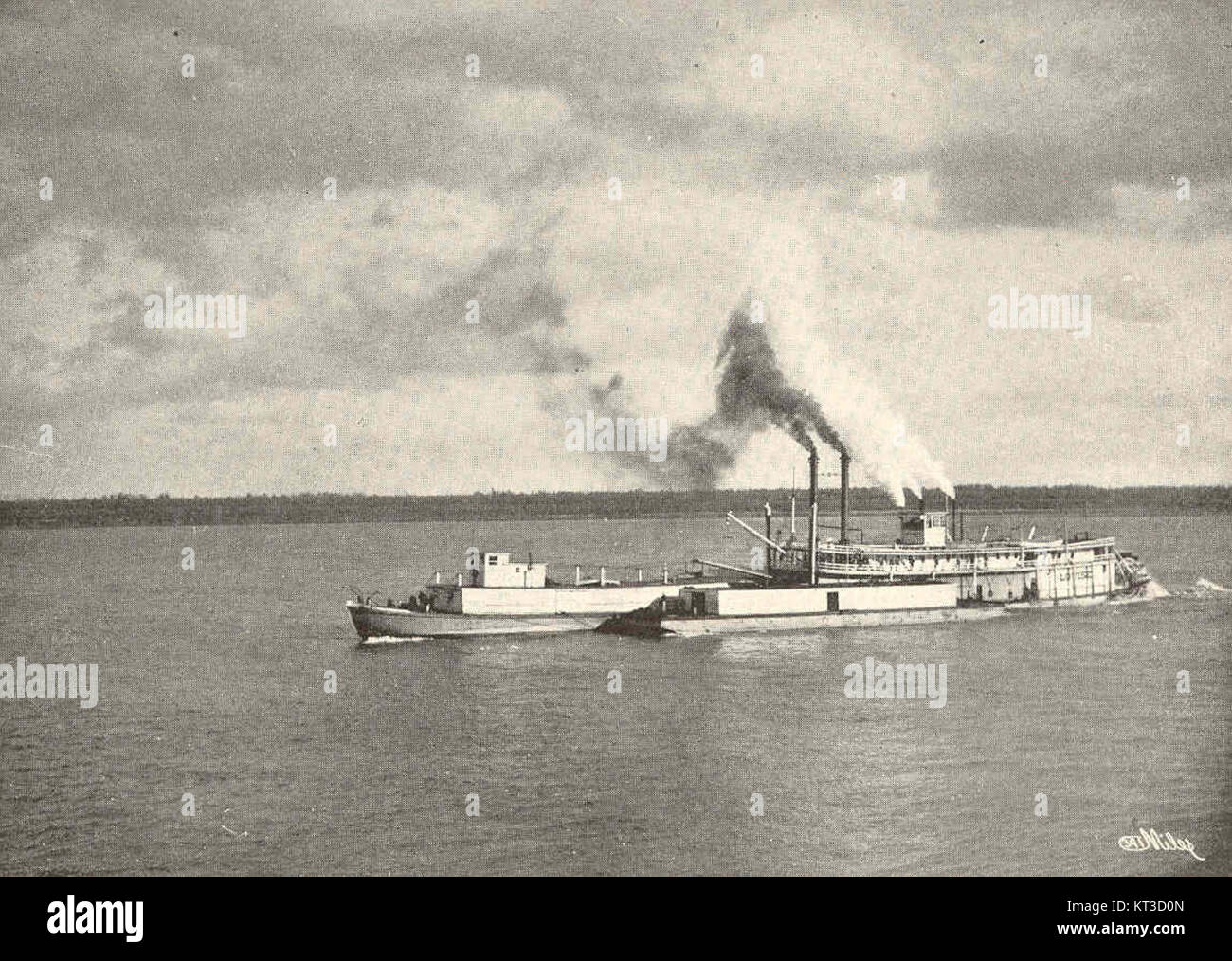 41365 Yukon River Dampfer Abschleppen drei Lastkähne--ein Lastkahn ist Voraus festgezurrt und auf jeder Seite des Bogens Stockfoto