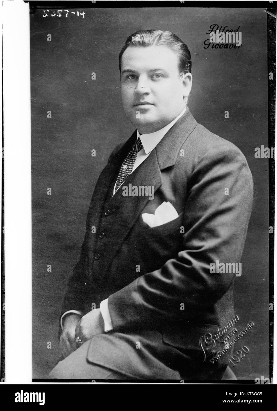 Ein Porträt des bekannten Tenors Alfred Piccaver von L. Gutmann, aufgenommen 1920 in Wien, das die Beiträge des Künstlers zur Oper und Klassik zeigt. Stockfoto