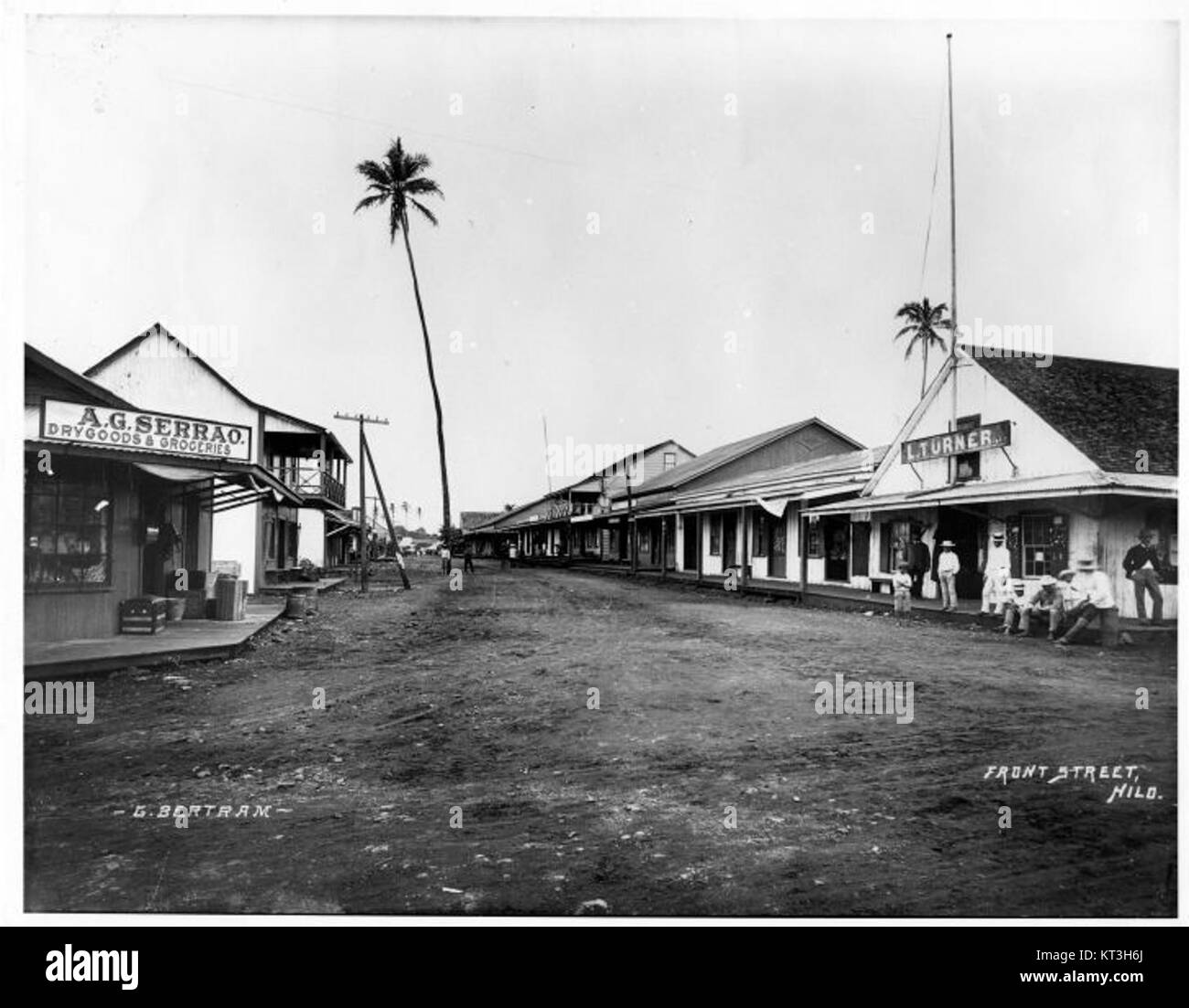 Dieses Foto von Brother Bertram aus dem Jahr 1967 zeigt die Front Street in Hilo, Hawaii, und zeigt das historische und kulturelle Wesen der Straße zu dieser Zeit. Stockfoto