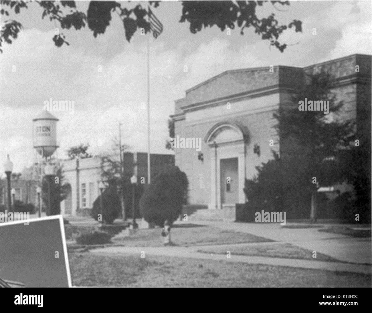 Das Gaston School Auditorium ist ein Veranstaltungsort für verschiedene Veranstaltungen und Aufführungen. Bekannt für seine Architektur, dient es als Schlüsselraum für Schüleraktivitäten und kulturelle Veranstaltungen in der Gaston School. Stockfoto
