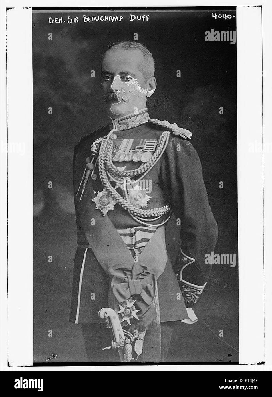 General Sir Beauchamp Duff war ein Offizier der britischen Armee, der in verschiedenen Feldzügen diente. Er war bekannt für seine Führung und seine Beiträge zur Militärgeschichte während seiner Karriere in der British Army. Stockfoto
