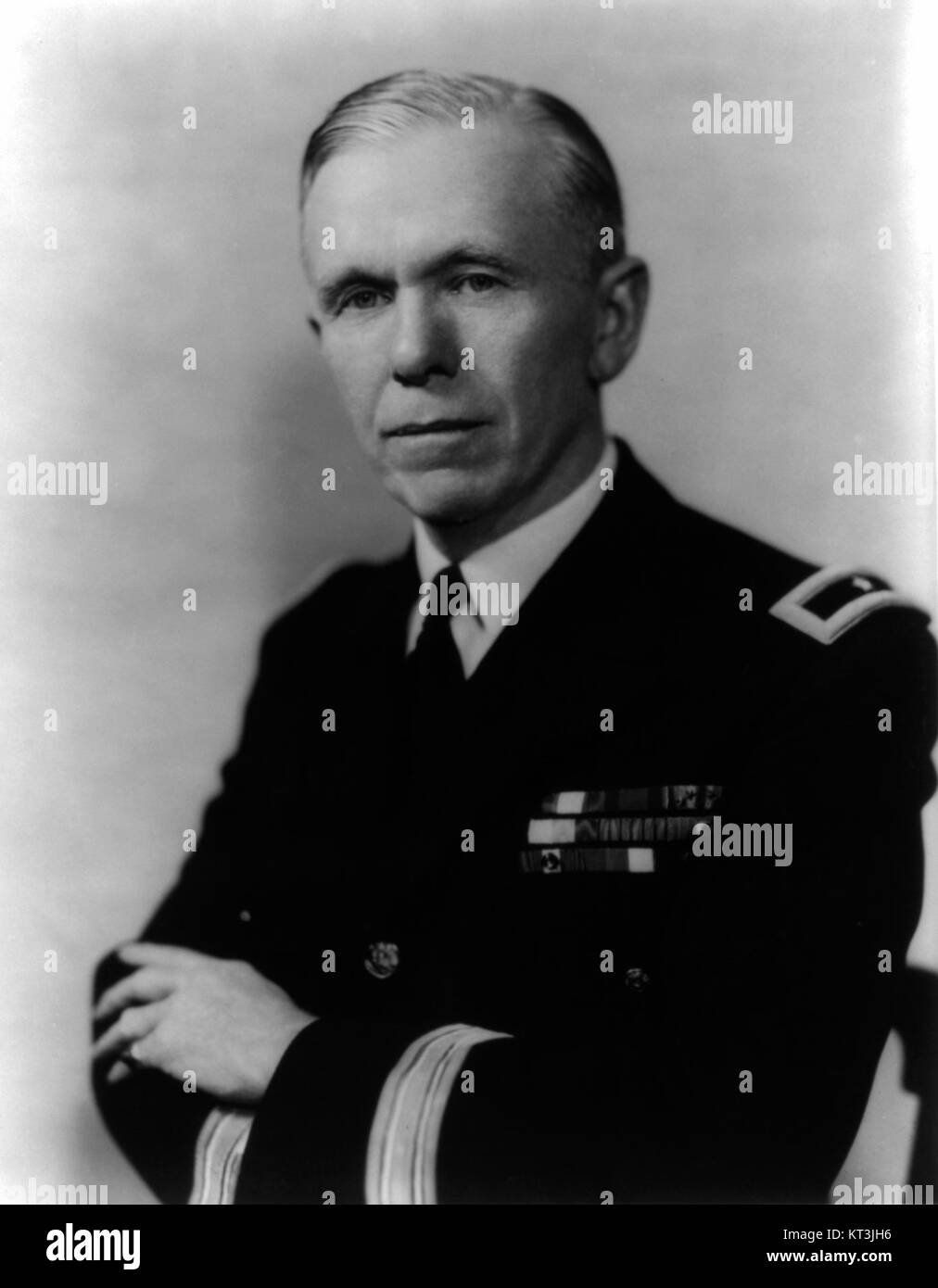 George C. Marshall war ein prominenter US-Militärführer und Staatsmann, bekannt für seine Rolle im Zweiten Weltkrieg und die Entwicklung des Marshallplans. Seine Führung beeinflusste die Erholung Europas nach dem Krieg erheblich, und er erhielt den Friedensnobelpreis für seine Bemühungen um den Wiederaufbau Europas. Stockfoto