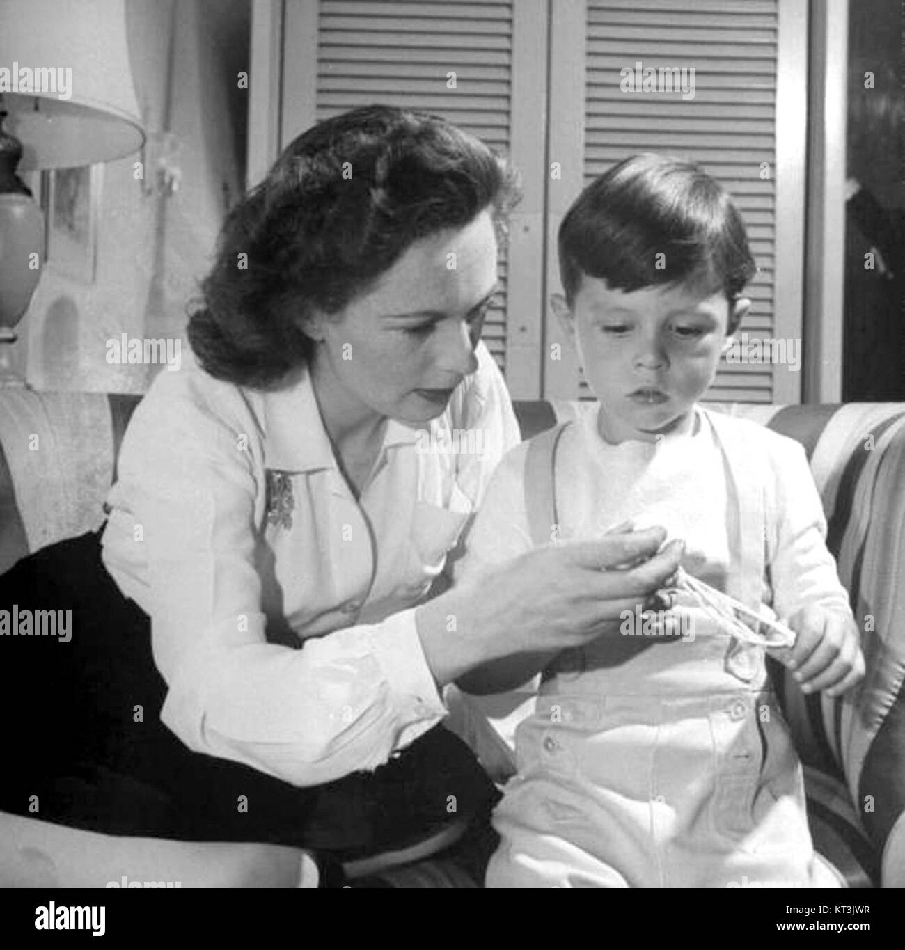 Geraldine Fitzgerald war eine irisch-amerikanische Schauspielerin, die für ihre Arbeit in Film und Theater bekannt war. Sie war mit Lindsay-Hogg verheiratet und hatte in den 1940er Jahren eine bemerkenswerte Karriere in Hollywood Stockfoto