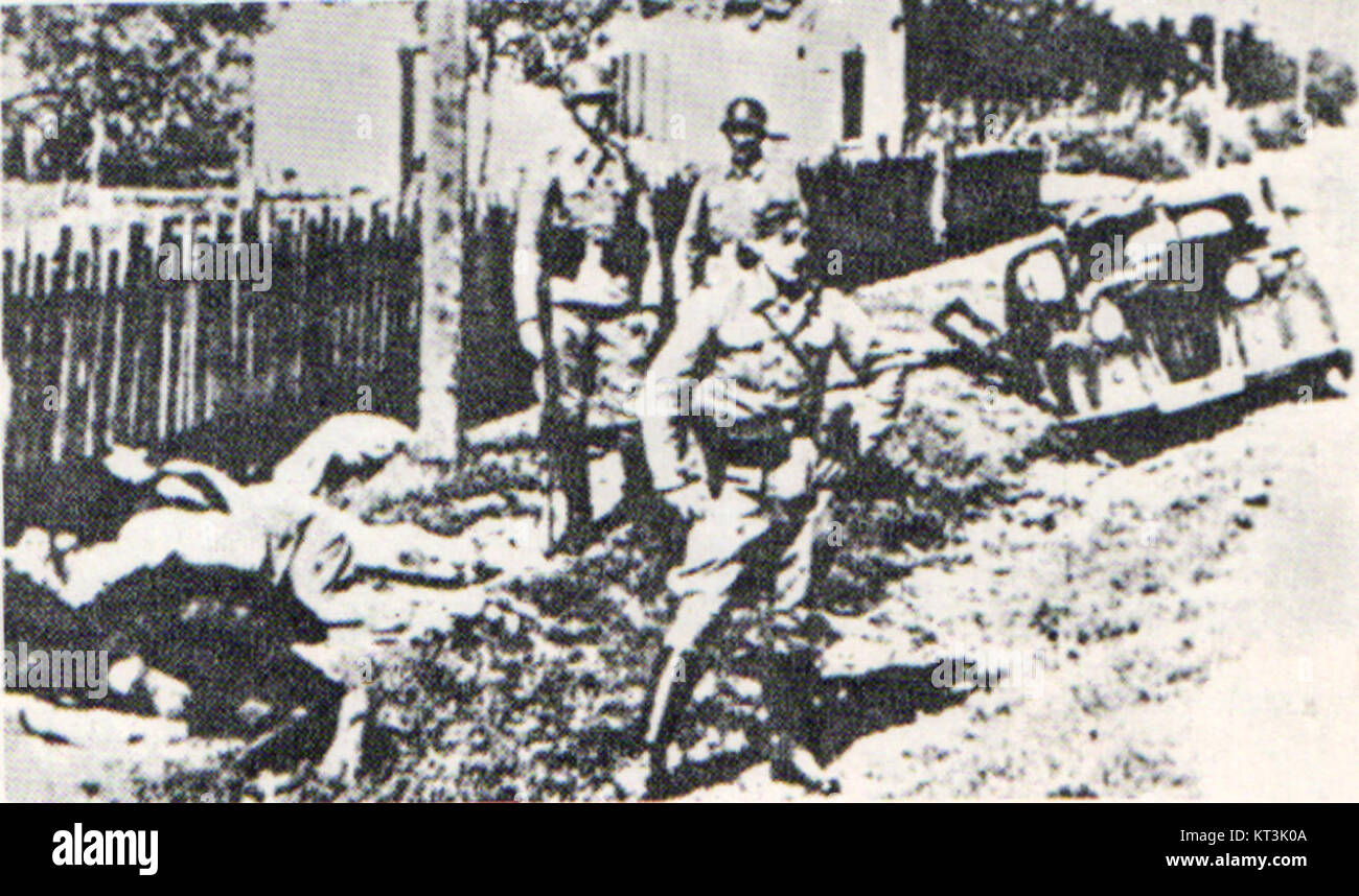 Das deutsche Massaker in Skela bezieht sich auf ein tragisches historisches Ereignis, bei dem es während des Zweiten Weltkriegs in Skela zu Gräueltaten kam, bei denen deutsche Truppen und zivile Opfer ums Leben kamen. Stockfoto