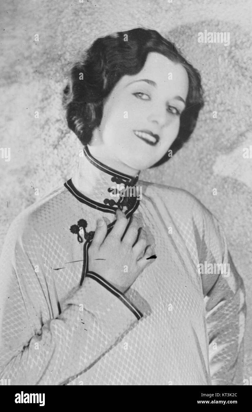 Ein abgeschnittenes Porträt von Gertrude Olmstead, einer Schauspielerin aus dem frühen 20. Jahrhundert, die für ihre Rollen in Stummfilmen während der Stummfilmzeit bekannt war. Stockfoto