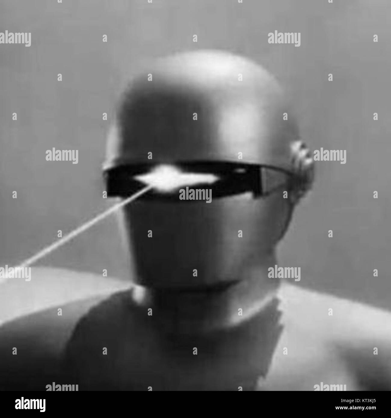 Gort ist eine Schlüsselfigur aus dem Science-fiction-Film *der Tag, an dem die Erde still stand* aus dem Jahr 1951. Gort ist ein mächtiger Roboter, der zur Erde geschickt wurde, um eine Warnung vor menschlicher Aggression durchzusetzen. Er ist bekannt für seine ikonische Rolle im Film. Stockfoto