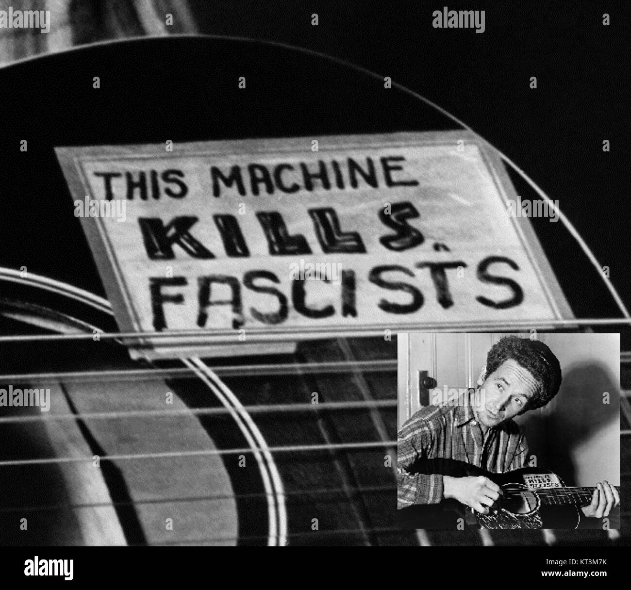 Eine Gitarre mit dem Satz „diese Maschine tötet Faschisten“, der bekanntermaßen mit Woody Guthrie in Verbindung gebracht wird und dessen Rolle im Protest und sozialen Aktivismus durch Musik widerspiegelt. Stockfoto