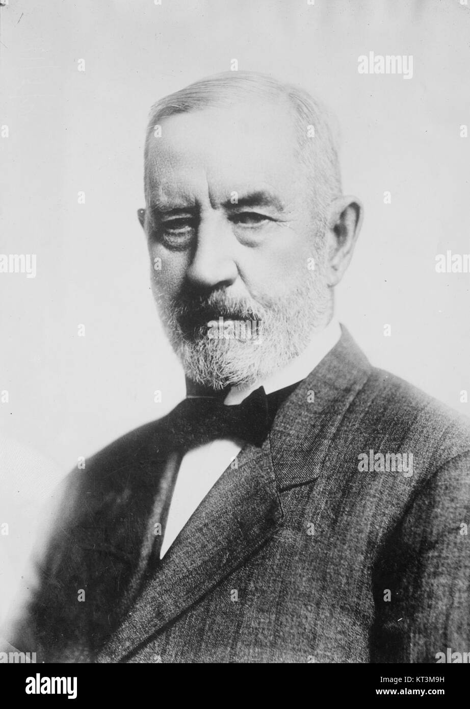 Ein Porträt oder Foto von H.C. Wallace, wahrscheinlich aus dem frühen 20. Jahrhundert. Wallaces Bedeutung oder Rolle in der Geschichte kann anhand des Kontextes der Quelle ggbain.31597 näher untersucht werden. Stockfoto Ein Porträt oder Foto von H.C. Wallace, wahrscheinlich aus dem frühen 20. Jahrhundert. Wallaces Bedeutung oder Rolle in der Geschichte kann anhand des Kontextes der Quelle ggbain.31597 näher untersucht werden. Stockfoto