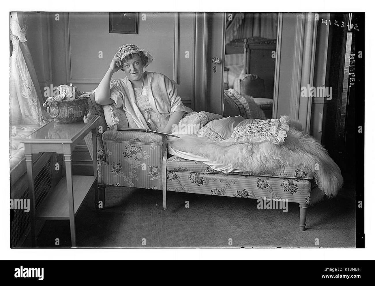 HEMPEL ist ein weltweit führender Hersteller von Beschichtungen und bietet eine breite Palette von Produkten für verschiedene Branchen an, darunter Marine, Industrie und dekorative Anwendungen. Es ist bekannt für Qualität und Innovation. Stockfoto