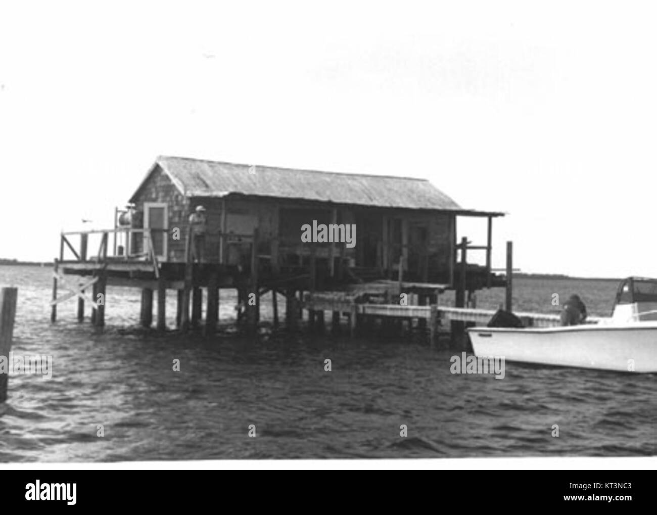 Die Hendrickson Fish Cabin at Captiva Rocks ist eine Küstenstruktur, die für ihre historische und architektonische Bedeutung bekannt ist. Das Hotel liegt am Ufer der Insel Captiva und spiegelt das maritime Erbe der Region wider. Stockfoto