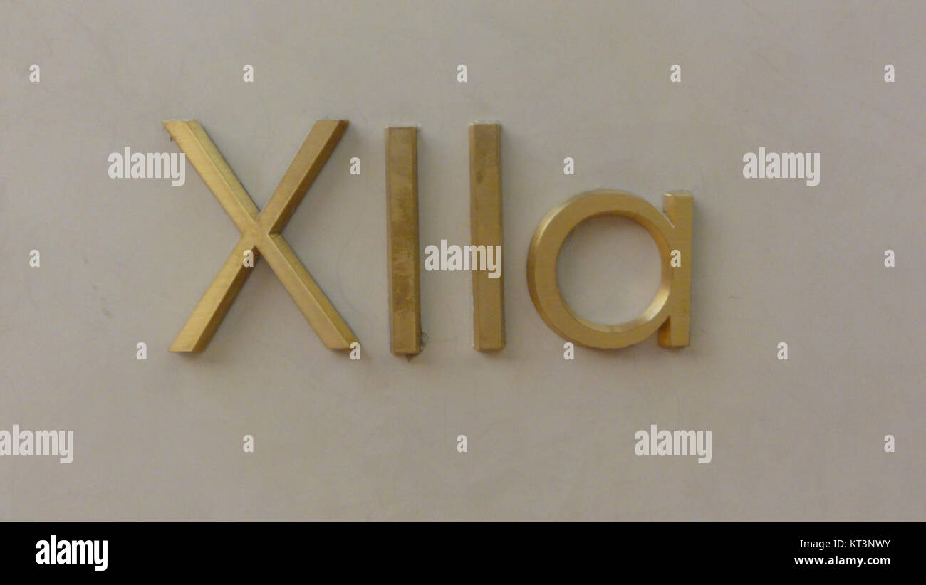 Die Alte Pinakothek in München beherbergt eine renommierte Sammlung europäischer Kunst mit vielen Meisterwerken der Alten Meister. Die XIIIa Galerie ist Teil dieser Sammlung und zeigt einige der besten Werke dieser Zeit. Stockfoto