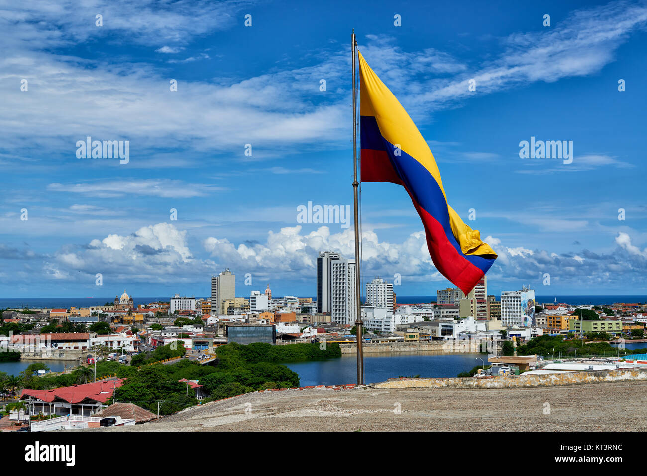Winkende kolumbianische Flagge auf Castillo de San Felipe de Barajas, Cartagena de Indias, Kolumbien, Südamerika Stockfoto