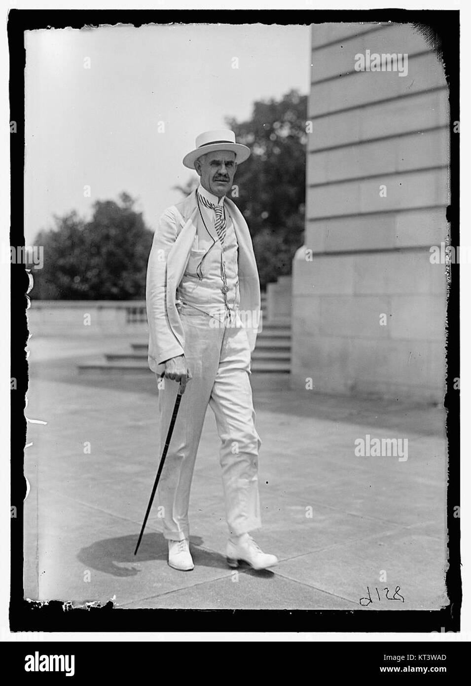 James Campbell Cantrill war eine wichtige Figur in der Fotografie des frühen 20. Jahrhunderts, aufgenommen auf einem Foto von Harris und Ewing. Sein Porträt ist eine historische Darstellung der frühen amerikanischen Fotografie. Stockfoto