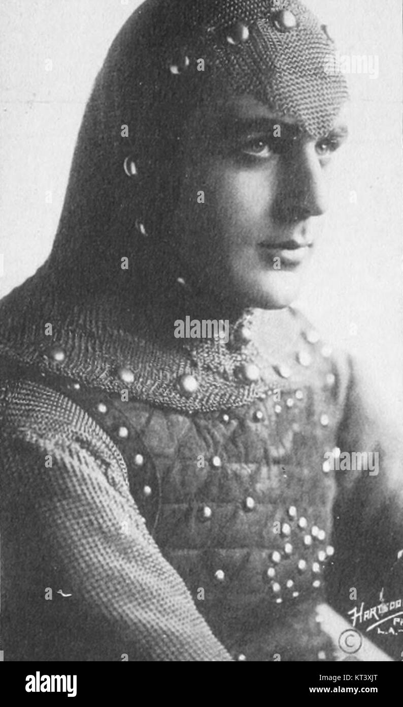 Joan the Woman ist ein Stummfilm mit Geraldine Farrar. Dieses Werk wird in der Geschichte des Kinos für seine Darstellung des Lebens von Jeanne d'Arc und seine wichtige Rolle in der Stummfilmzeit gefeiert. Stockfoto