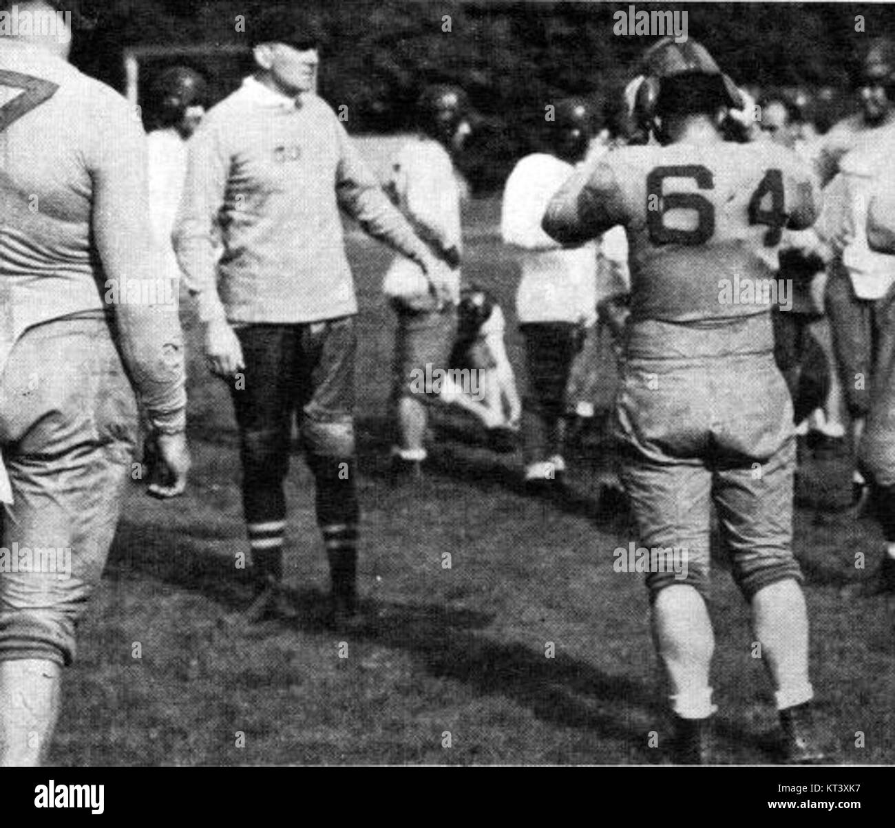 „JockCoaching Owl36pg227“ bezieht sich auf eine Publikation oder ein Material im Zusammenhang mit Coaching, möglicherweise mit Lehrinhalten. Der Fokus kann auf Sport, Teamstrategien oder persönlichen Coaching-Techniken liegen, wobei häufig Athleten oder Trainer zur Verbesserung von Leistung und Teamdynamik ins Visier genommen werden. Stockfoto