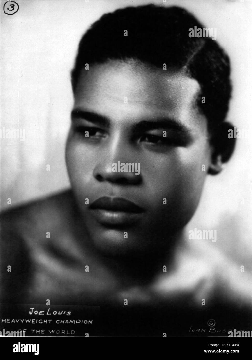 Joe Louis, bekannt als der „Brown Bomber“, war ein legendärer amerikanischer Boxer und Weltmeister im Schwergewicht, der für seine Beiträge zum Boxsport bekannt wurde. Stockfoto