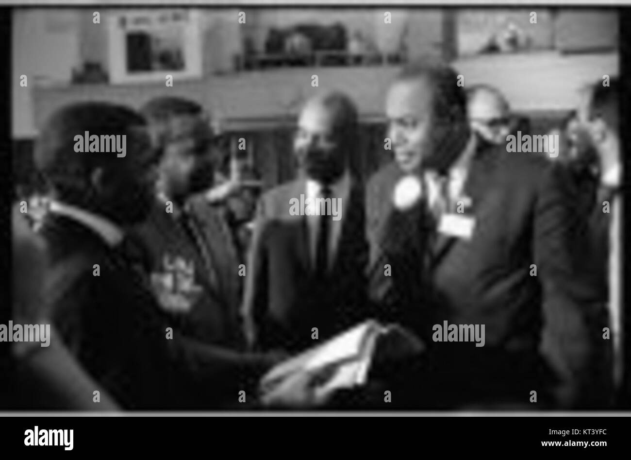 John Lewis Aaron Henry Roy Wilkins und James Bauer im Gespräch bei der Democratic National Convention 1964 Stockfoto