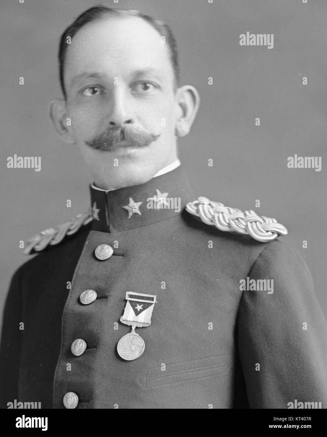 Jose Marti, eine Schlüsselfigur der kubanischen Geschichte und Literatur, ist auf diesem Foto von Harris & Ewing festgehalten. Martis Beiträge zur kubanischen Unabhängigkeit und seine literarischen Werke hinterließen ein dauerhaftes Erbe. Stockfoto