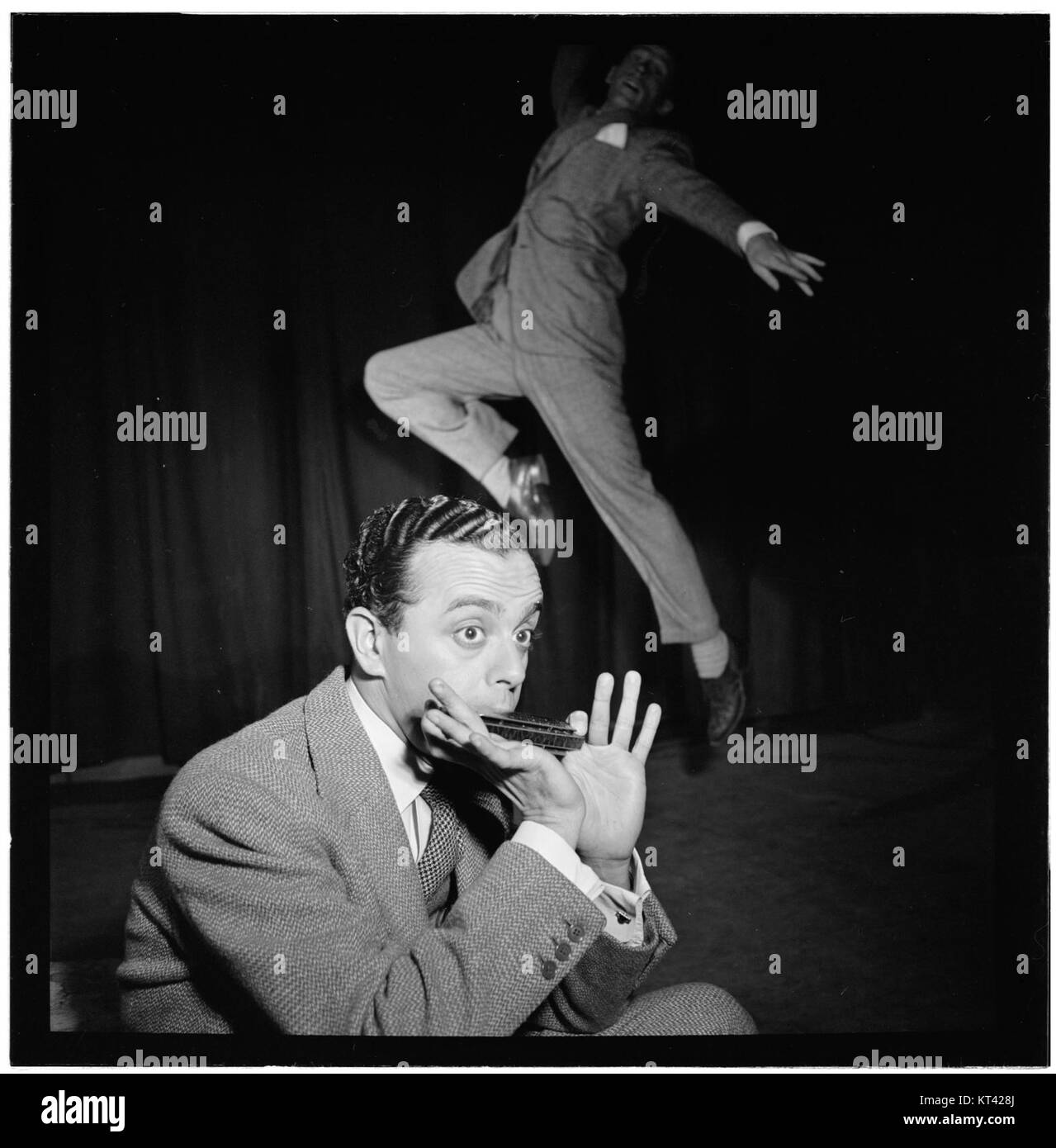 Larry Adler, Stadtzentrum, NYC, Januar 1947 (Gottlieb 00021) Stockfoto