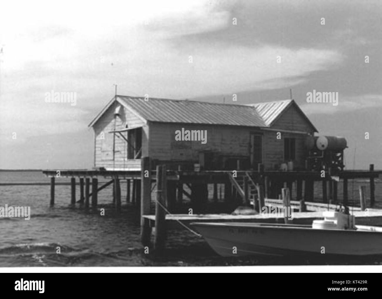 Die Larsen Fish Cabin liegt an den Captiva Rocks und ist ein historisches Bauwerk, das für seine Rolle in der lokalen Fischereiindustrie bekannt ist. Es spiegelt das Erbe der Region und die Verbindung zum Meer wider. Stockfoto